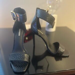 EXPRESS Black heeled sandals
